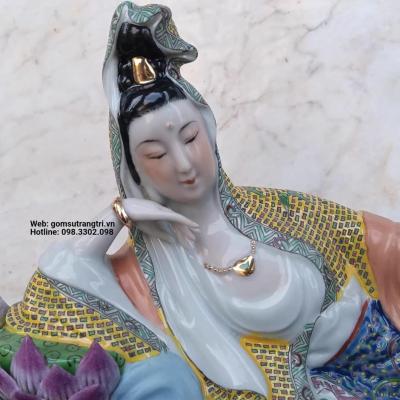 TƯỢNG PHẬT BÀ QUAN ÂM NẰM TRÊN LÁ SEN
